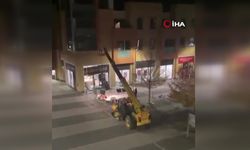 Film gibi soygun! İş makinesi ile ATM çaldılar
