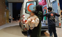 Çaydanlık devrildi! Küçük çocuğun ayakları yandı