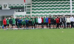Milli Futbolcudan İznikspor Antrenmanına Ziyaret!