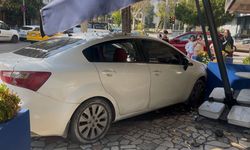 Lüks cipten kaçarken tatlıcı dükkanına daldı