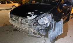 Motosiklet ile otomobil çarpıştı: 2 yaralı