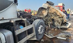 Bursa'da feci kaza! Süt tankeri tıra çarptı