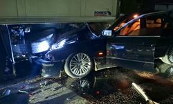 Bursa’da otomobil park halindeki tıra arkadan çarptı