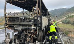 Bursa'da ortaokul öğrencilerini taşıyan otobüs alevlere teslim oldu