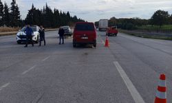 Karacabey’de iki otomobil çarpıştı!