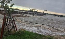 Ayvacık’ta aşırı yağış nedeniyle Tuzla Çayı taştı, tarım arazileri sular altında kaldı