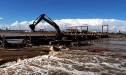 Ayvacık’ta taşan çay için çalışmalar devam ediyor