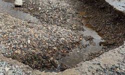 Çanakkale’de yaşanan sağanak yağış nedeniyle Kadırga Koyu sahil yolu kapandı