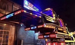 Çekici operatöründen şaşırtan gösteri: Bir çekicinin üzerine 3 çekici yükledi