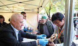 Dünya Cantık Günü’nde ücretsiz ikram edildi, yabancı turistler lezzetine hayran kaldı