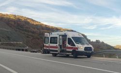 Elektrik direğine çarpan aracın sürücüsü yaralandı