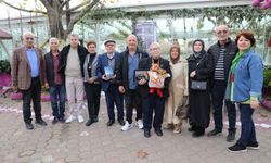 Emekli öğretmen ilkokul öğrencileriyle 50 yıl sonra ilk kez buluştu