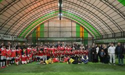 Esenyurt Belediyesi’nden gençlere spor desteği