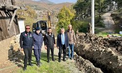 Kaymakam Öztürk, köydeki su hattını yerinde inceledi