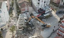 Kocaeli’de 4 kişiye mezar olan binanın enkazı kaldırılıyor