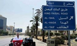 Sigarayı bıraktı, motosikleti ile 250 bin kilometre yol yaptı: Son durağı umre oldu