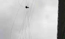 Ümraniye’de korku dolu anlar: Gökdelenin camlarını temizlerken kuvvetli rüzgara yakalandılar