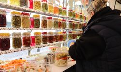 Neşeli Günler filmi gerçek oldu: Eşinin dükkanı karşısına turşucu açtı