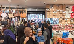 İnegöl’de giyim mağazası açılışında izdiham