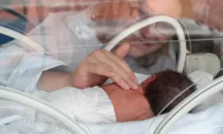 Erken Doğum Hastalık Değil, Doğru Yönetilmesi Gereken Bir Süreç