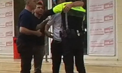 Polis ve özel birey arasında duygulandıran görüntüler