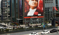 Türkiye'de Bunu da Gördük! CHP Binasına Tuvaletlerini Yaptılar