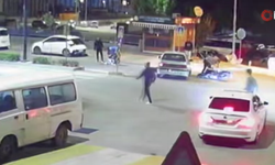 Motosikletli aracın üstünden takla atarak uçtu