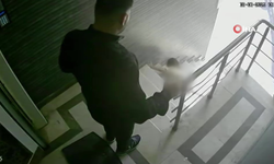 Cani baba 3 yaşındaki kızına tekme atıp merdivenlerden aşağı düşürdü!