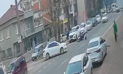 Motosiklet kazası kameralara yansıdı... Sizce bu kazada kusurlu kim?