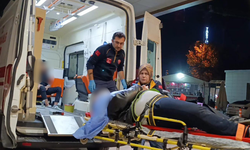 İnegöl'de ağaça çarptılar; 1'i ağır 2 yaralı