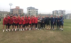 Spor Muhabirlerinden İnegölspor'a Baklava İkramı