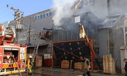 İnegöl Mobilya sanayinde yangın...  1 işçi yaralandı