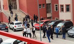 Üniversitede rehine krizi: Silahlı kişi, bir memuru rehin aldı