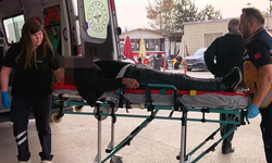 İnegöl'de eşiyle telefonda konuşurken kaza yaptı