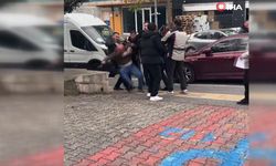 Adli Tıp Kurumu önünde tekme tokat kavga!