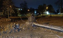 İnegöl'de faciadan dönüldü! Gürültüyle devrildi