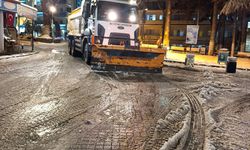 Oylat yolu ulaşıma açıldı: Mahsur kalan araçlar kurtarıldı