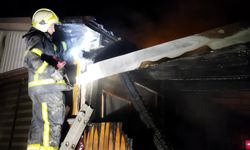 İnegö'de gece vakti korkutan yangın! Az kalsın ev yanıyordu