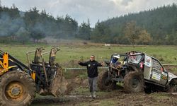Bursa'da Off-road yarışında kontrolden çıkan araç takla attı