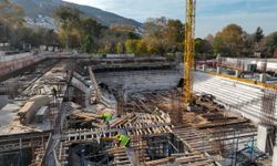 Atatürk Spor Salonu hızla yükseliyor