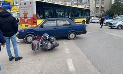 Bursa'da otomobile çarpan motosikletli ağır yaralandı