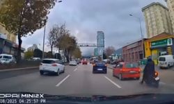 Motorcunun ölümden döndüğü anlar kamerada