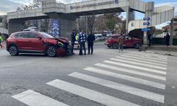 Bursa'da kavşakta feci kaza: 5 yaralı