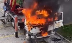 Bursa'da Eşyaları Taşıyan Vinçli Kamyon Alev Topuna Döndü