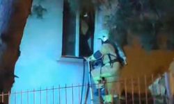 Bursa'da korkutan yangın: İtfaiye ekipleri camı kırıp içeri girdi