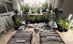 Bursa'da evini uyuşturucu imalathanesine çevirdi, jandarma operasyonuyla yakalandı