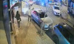 Araçla çarpışan motosikletli kaldırımdaki yayanın üzerine böyle uçtu