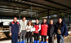 Biga’da kaliteli hayvansal üretim yapan üreticiye Ari İşletme Belgesi
