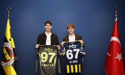 Fenerbahçe, Kamil Efe Üregen ve Kuzey Sapaz ile profesyonel sözleşme imzaladı