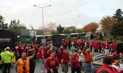 Galatasaray taraftarları derbi için stada geldi